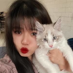 Meet your Posher, Vicky